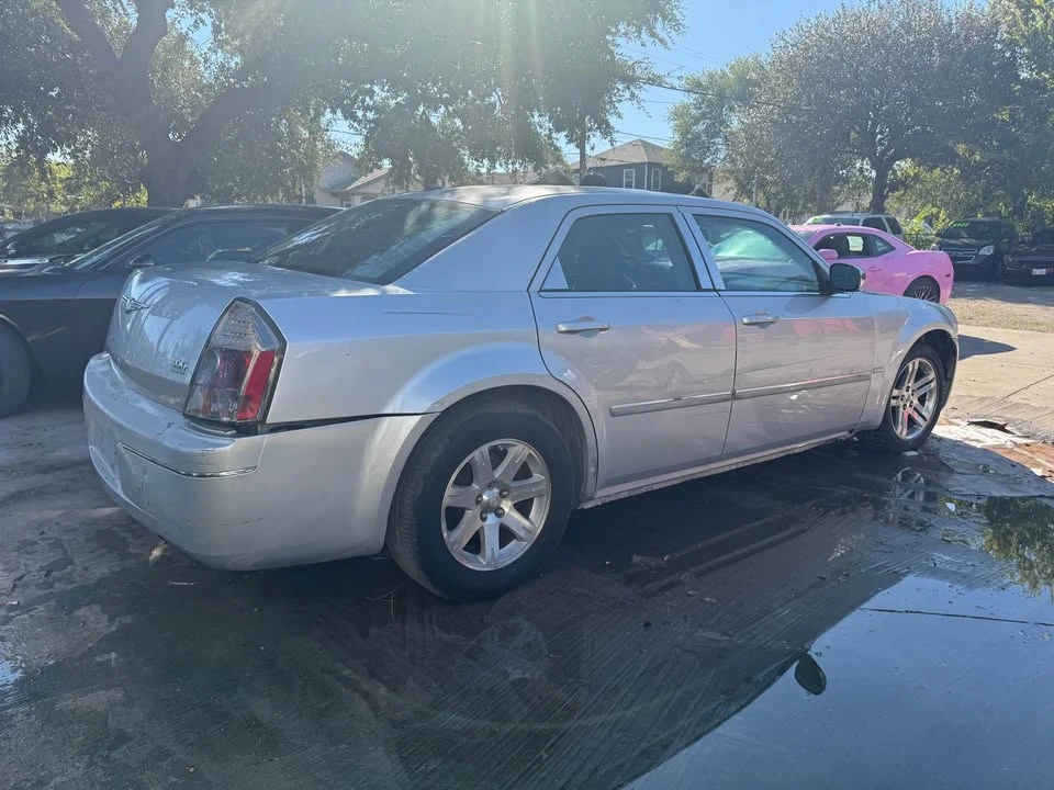 2006 Chrysler 300 (2005-2023) - Image 4 of 5