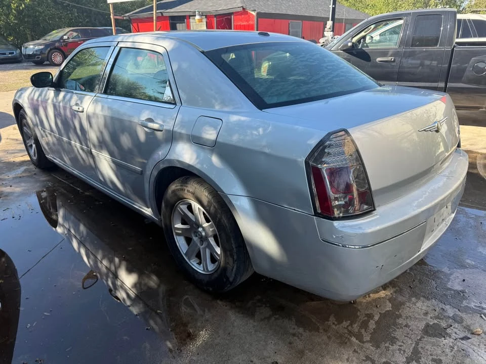 2006 Chrysler 300 (2005-2023) - Image 3 of 5