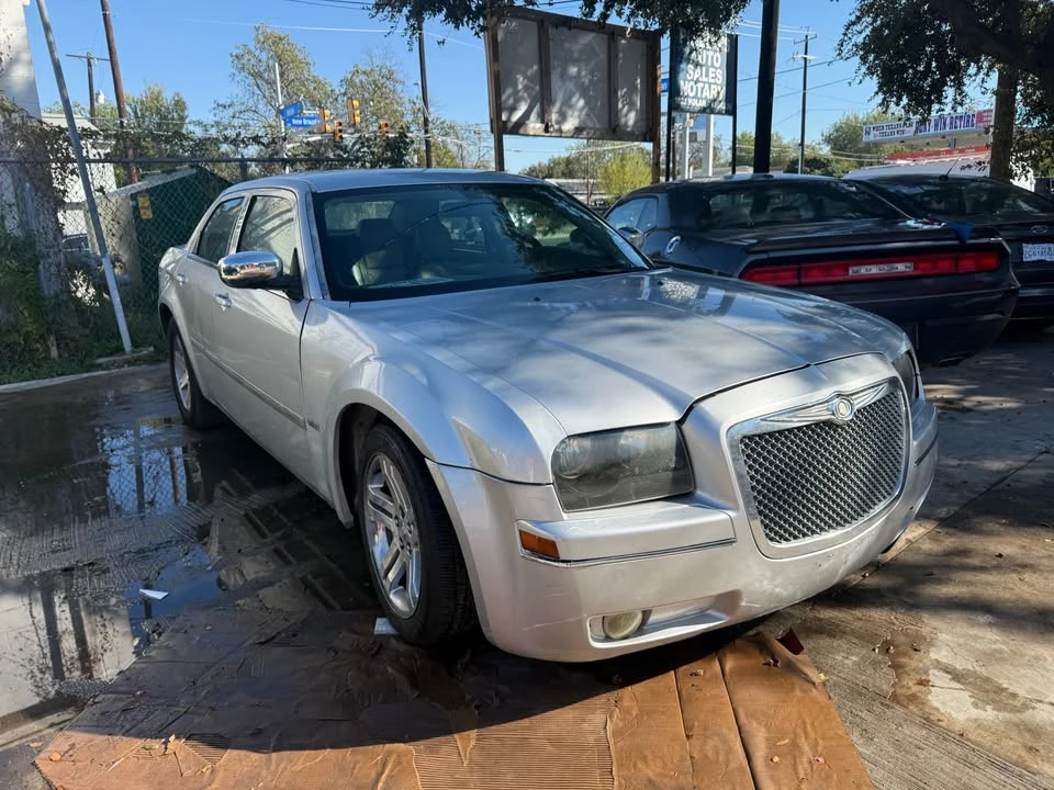 2006 Chrysler 300 (2005-2023) - Image 2 of 5