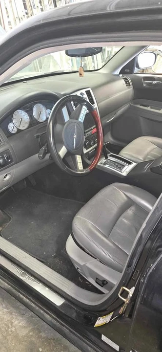 2006 Chrysler 300 (2005-2023) - Image 2 of 6