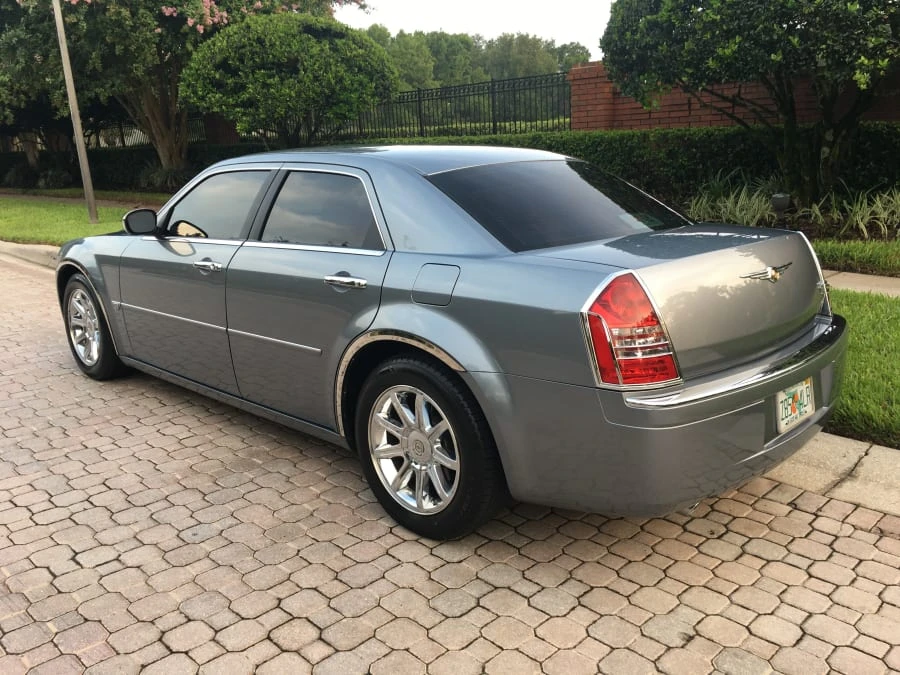 2006 Chrysler 300 (2005-2023) - Image 2 of 12