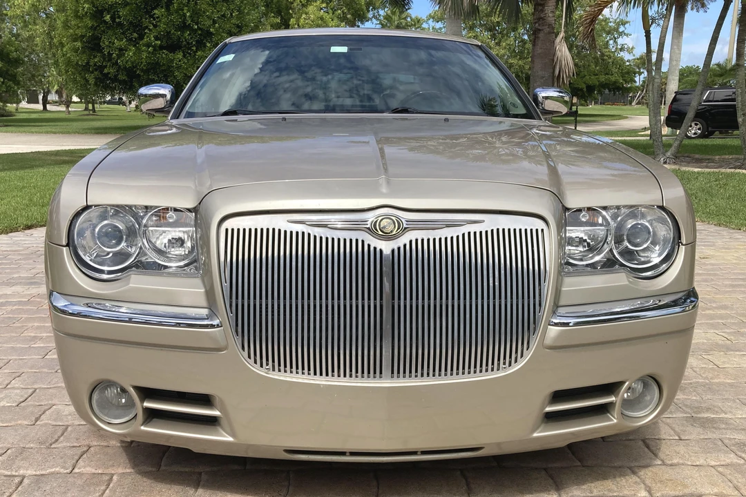 2006 Chrysler 300 (2005-2023) - Image 2 of 30