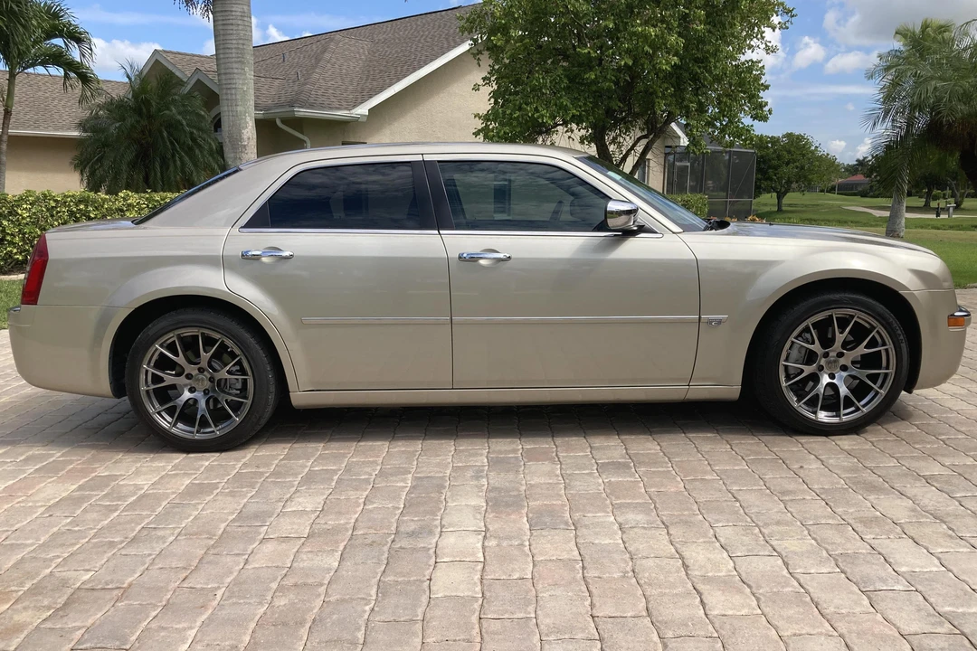 2006 Chrysler 300 (2005-2023) - Image 3 of 30