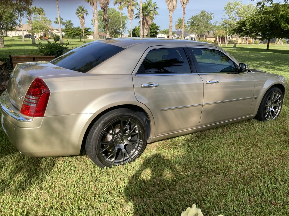 2006 Chrysler 300 (2005-2023) - Image 11 of 30