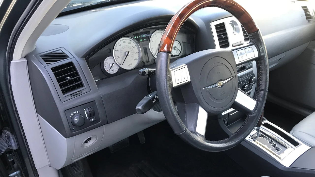 2006 Chrysler 300 (2005-2023) - Image 2 of 18