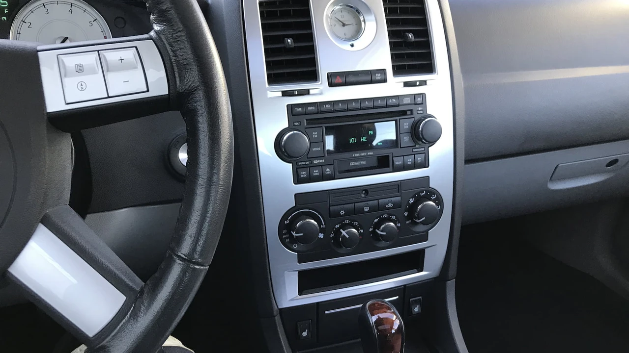 2006 Chrysler 300 (2005-2023) - Image 9 of 18