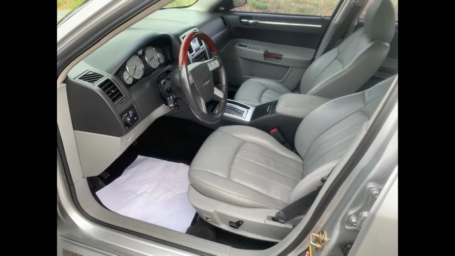 2006 Chrysler 300 (2005-2023) - Image 5 of 12