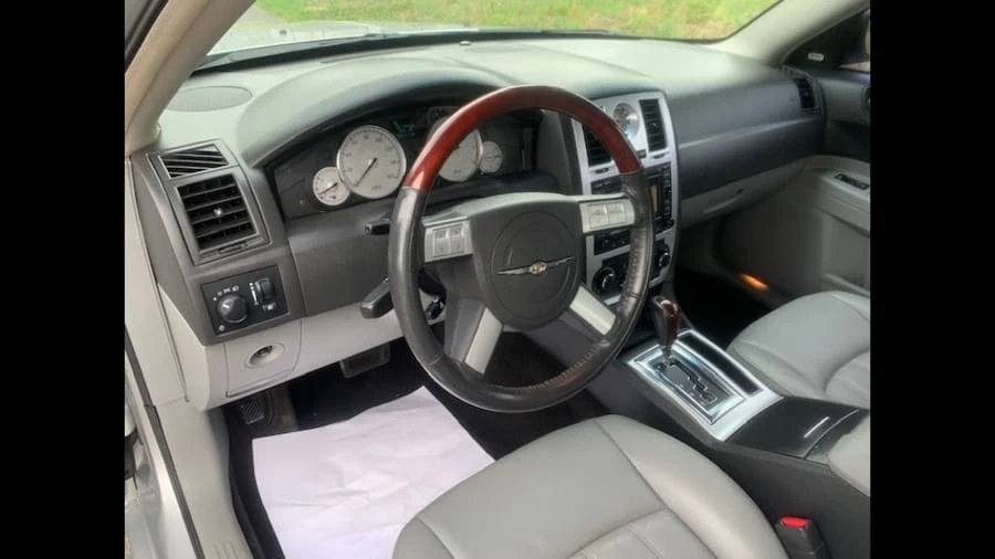 2006 Chrysler 300 (2005-2023) - Image 4 of 12