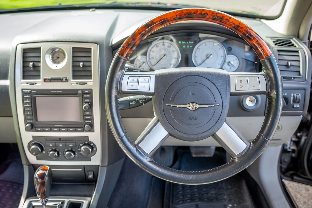 2006 Chrysler 300 (2005-2023) - Image 2 of 30