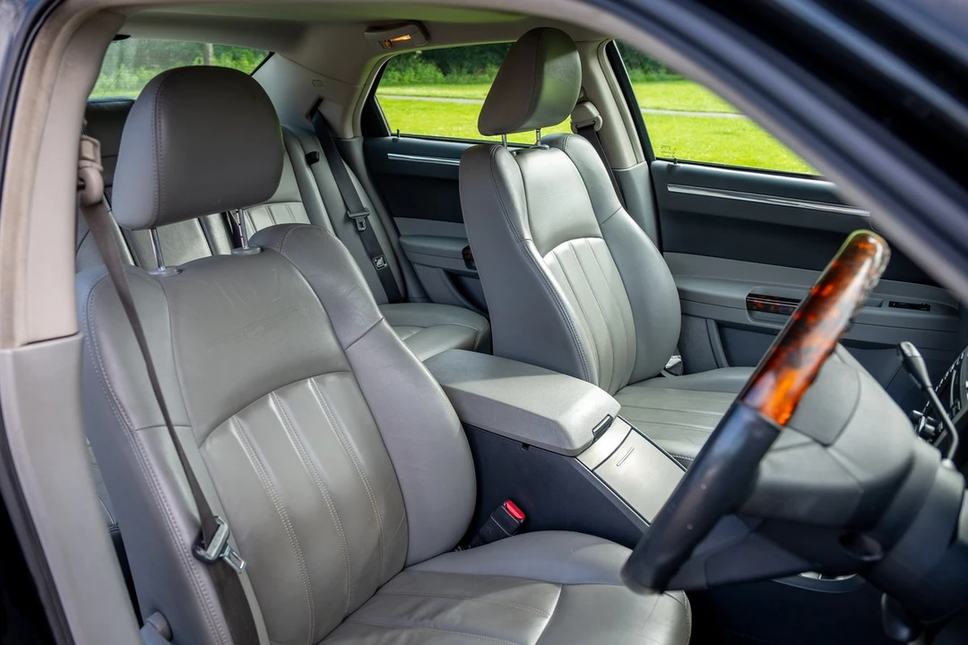 2006 Chrysler 300 (2005-2023) - Image 10 of 30