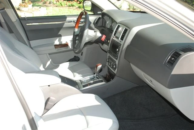 2006 Chrysler 300 (2005-2023) - Image 2 of 5