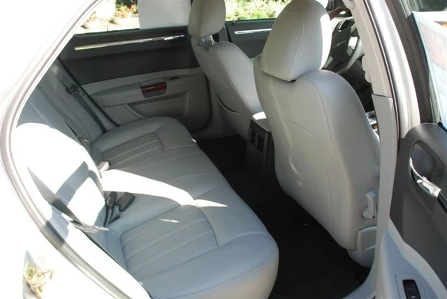 2006 Chrysler 300 (2005-2023) - Image 3 of 5