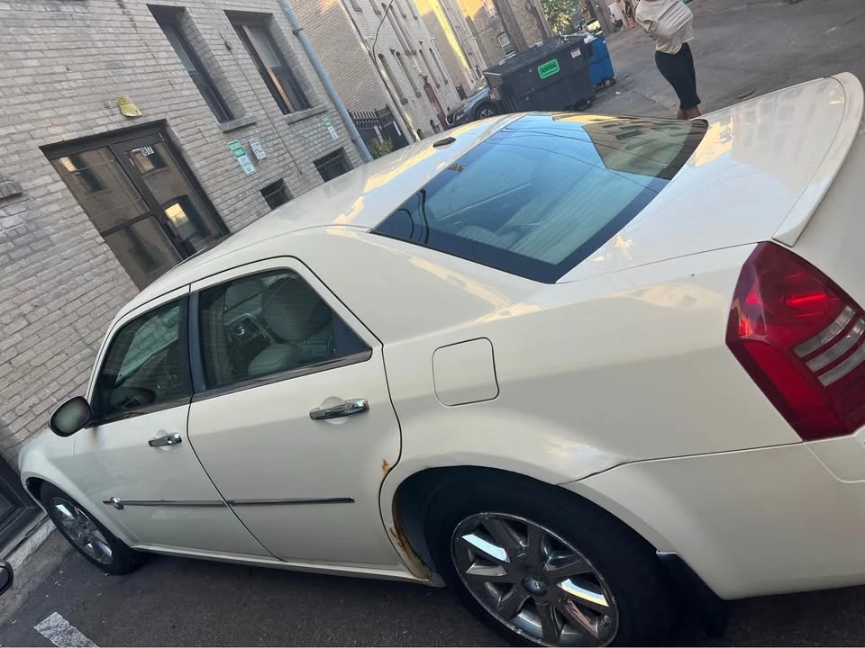 2006 Chrysler 300 (2005-2023) - Image 2 of 9