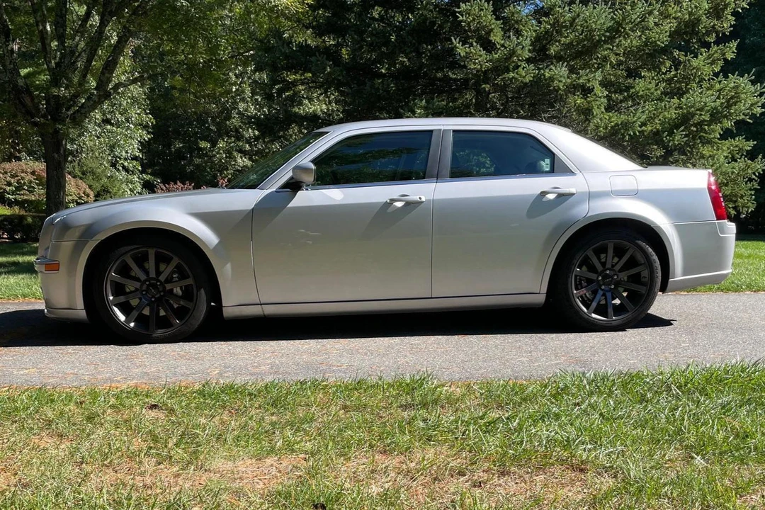 2006 Chrysler 300 (2005-2023) - Image 3 of 31