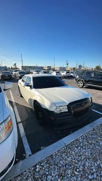 2006 Chrysler 300 (2005-2023) - Image 2 of 4