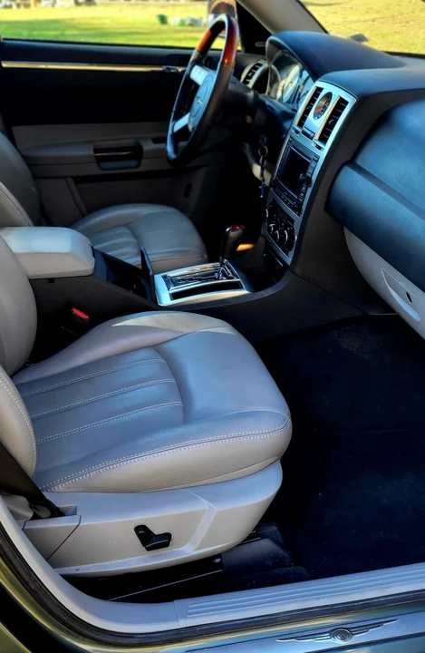 2006 Chrysler 300 (2005-2023) - Image 11 of 22