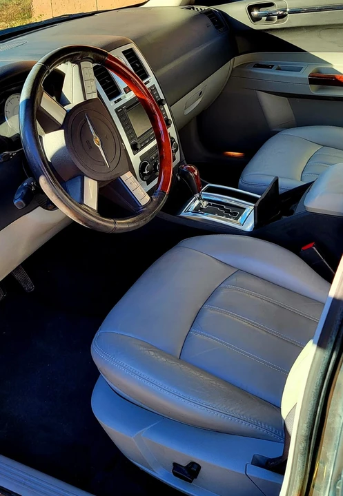 2006 Chrysler 300 (2005-2023) - Image 10 of 22