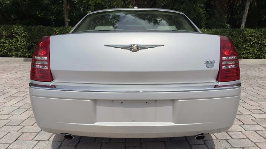 2006 Chrysler 300 (2005-2023) - Image 4 of 29