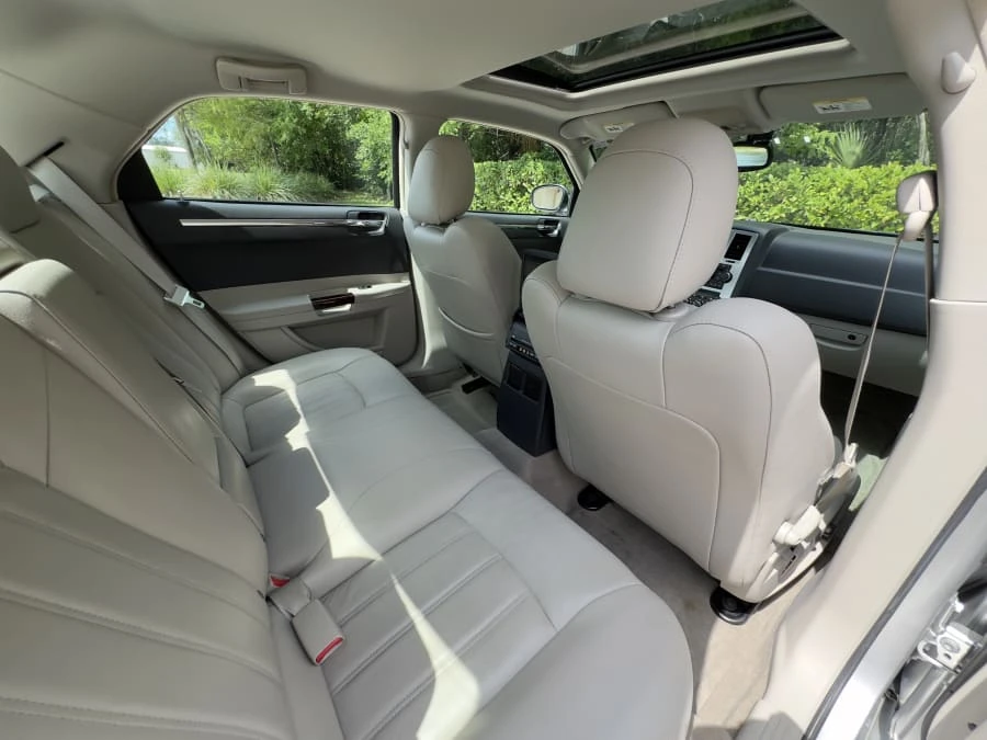2006 Chrysler 300 (2005-2023) - Image 13 of 29