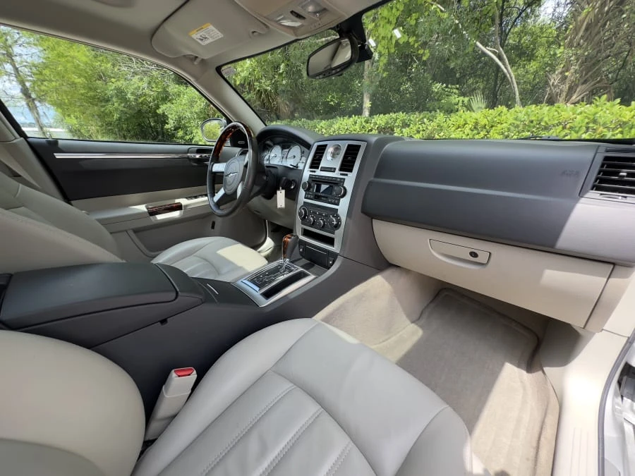 2006 Chrysler 300 (2005-2023) - Image 19 of 29