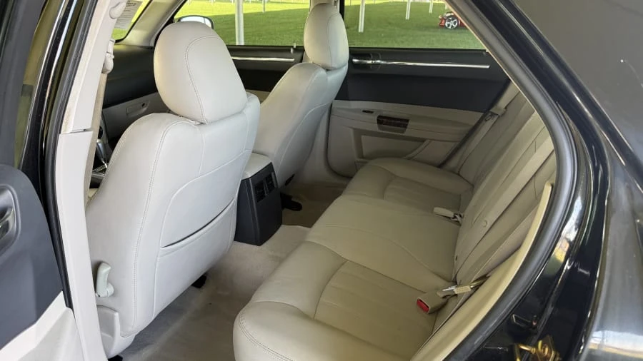 2006 Chrysler 300 (2005-2023) - Image 13 of 24