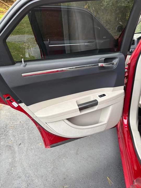 2006 Chrysler 300 (2005-2023) - Image 10 of 16