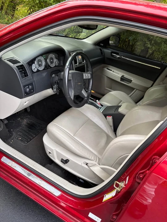 2006 Chrysler 300 (2005-2023) - Image 6 of 16
