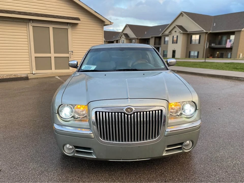 2006 Chrysler 300 (2005-2023) - Image 2 of 9