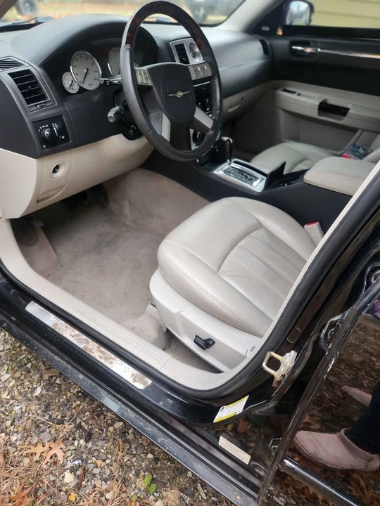 2006 Chrysler 300 (2005-2023) - Image 7 of 9