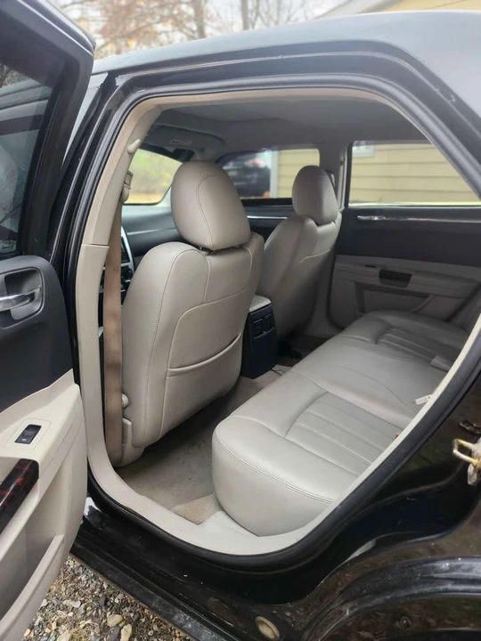 2006 Chrysler 300 (2005-2023) - Image 6 of 9