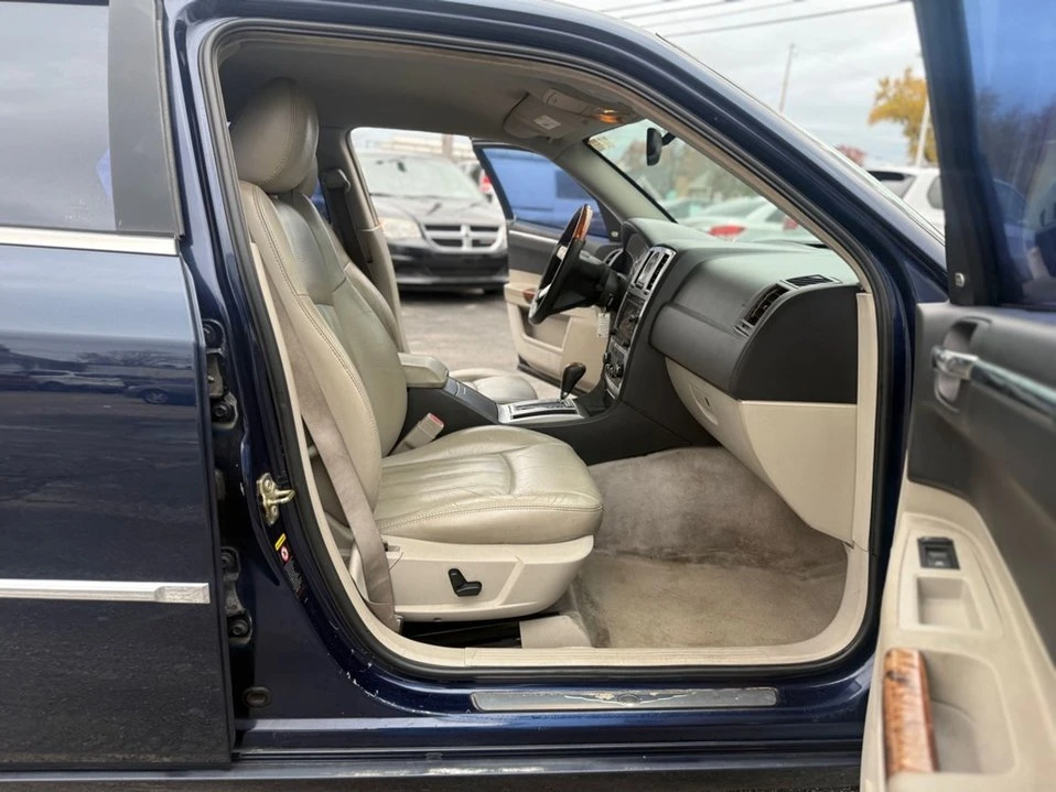 2006 Chrysler 300 (2005-2023) - Image 10 of 17