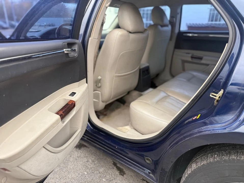 2006 Chrysler 300 (2005-2023) - Image 12 of 17