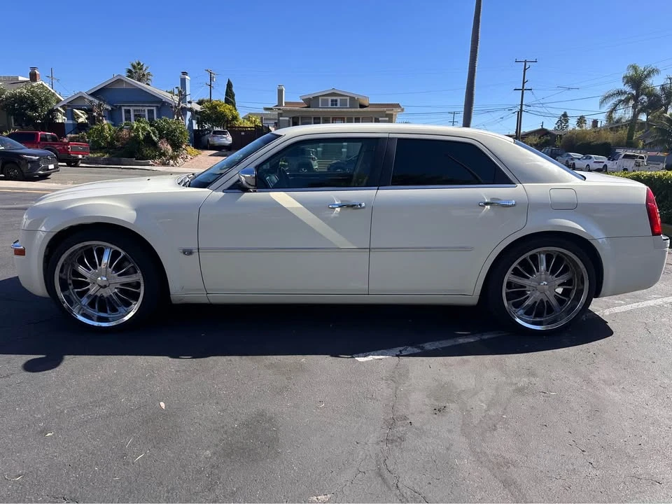 2006 Chrysler 300 (2005-2023) - Image 2 of 17