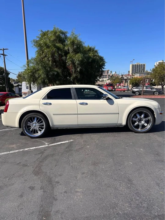 2006 Chrysler 300 (2005-2023) - Image 6 of 17