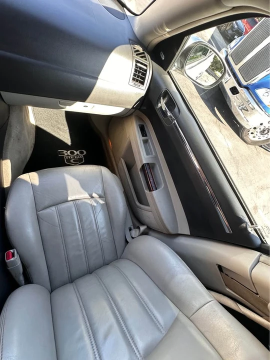 2006 Chrysler 300 (2005-2023) - Image 15 of 17