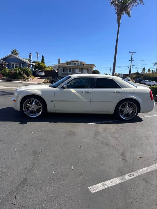 2006 Chrysler 300 (2005-2023) - Image 3 of 17