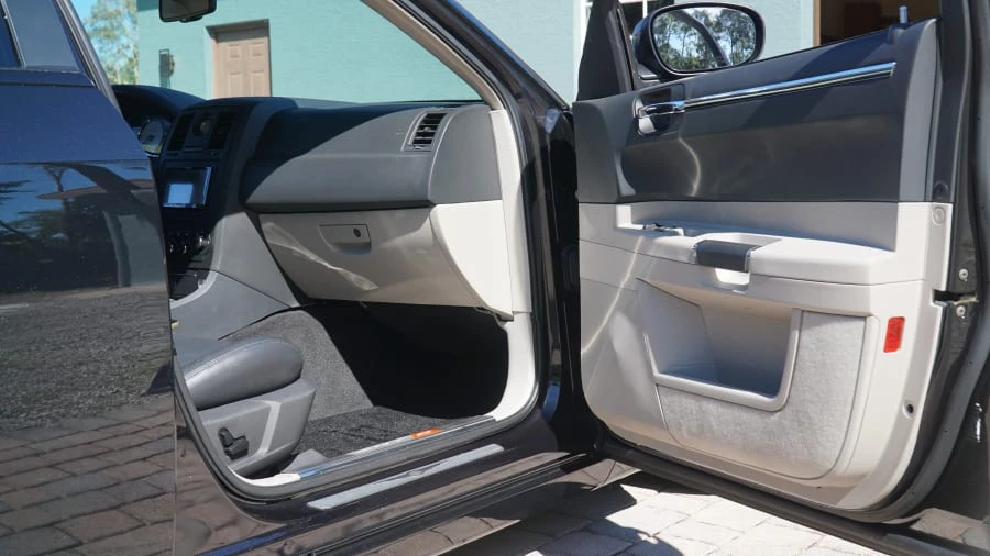 2006 Chrysler 300 (2005-2023) - Image 10 of 31