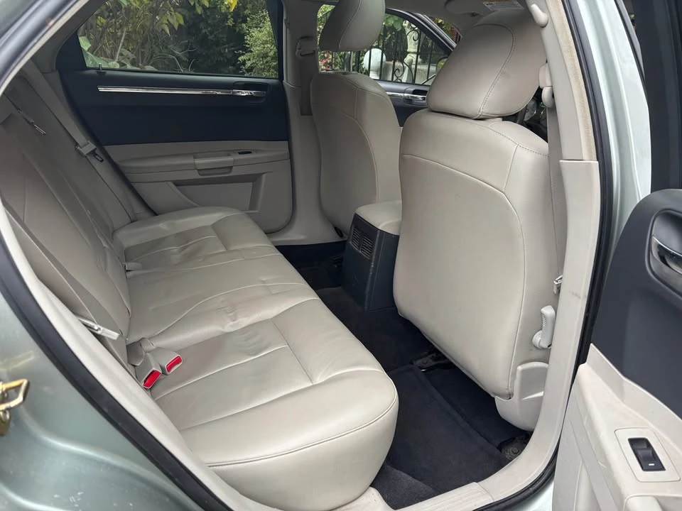 2006 Chrysler 300 (2005-2023) - Image 7 of 11