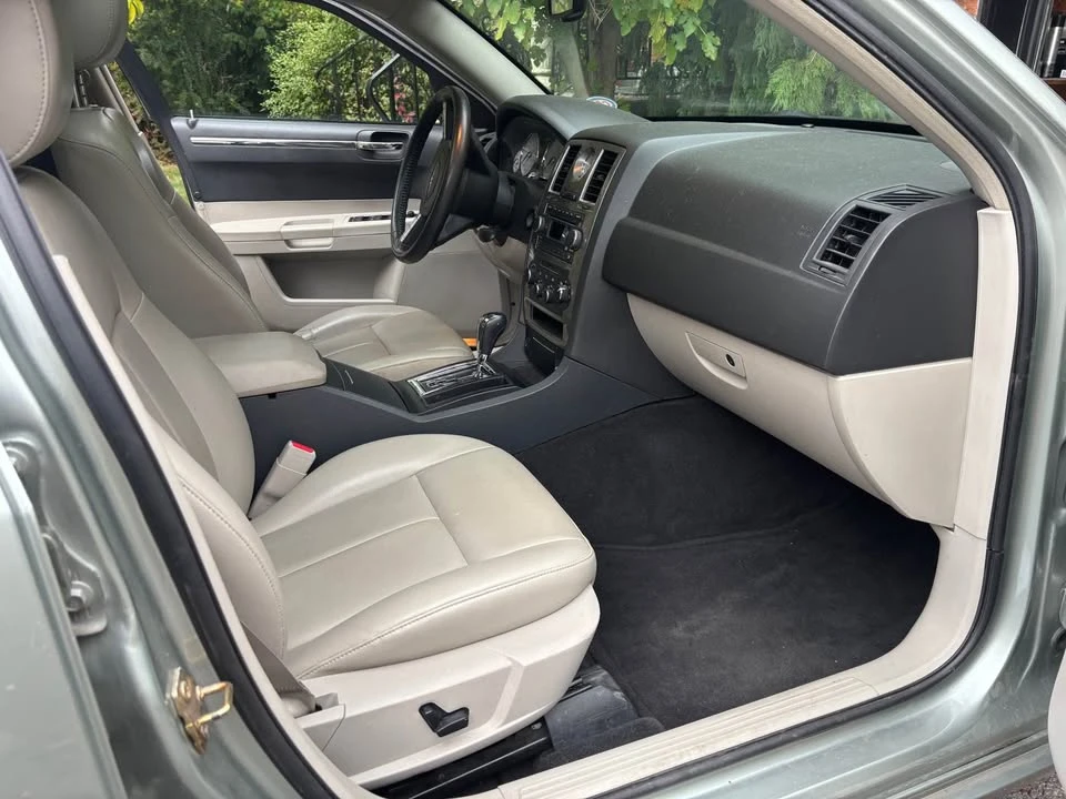 2006 Chrysler 300 (2005-2023) - Image 8 of 11