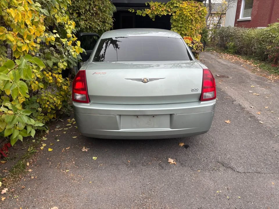 2006 Chrysler 300 (2005-2023) - Image 2 of 11