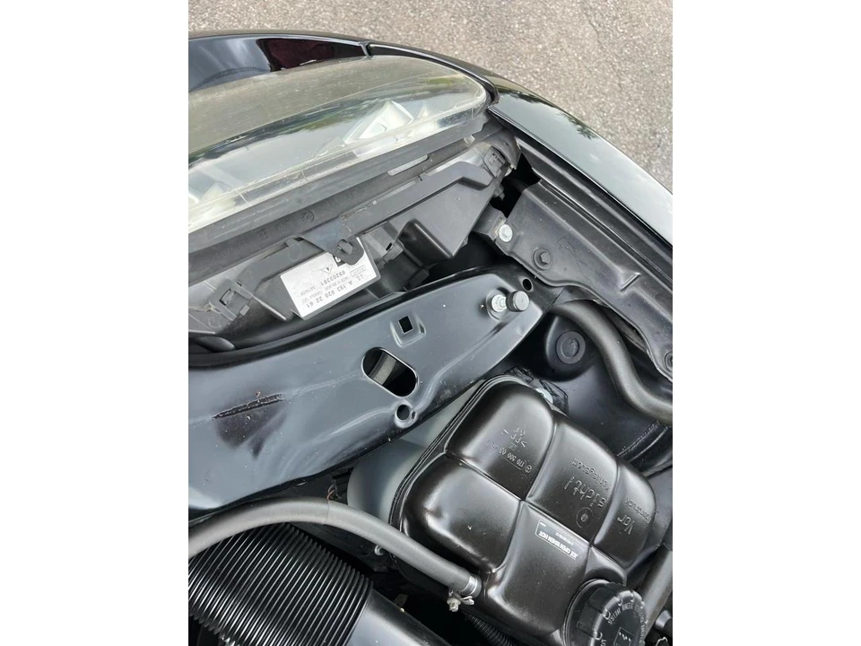 2006 Chrysler Crossfire - Image 19 of 31