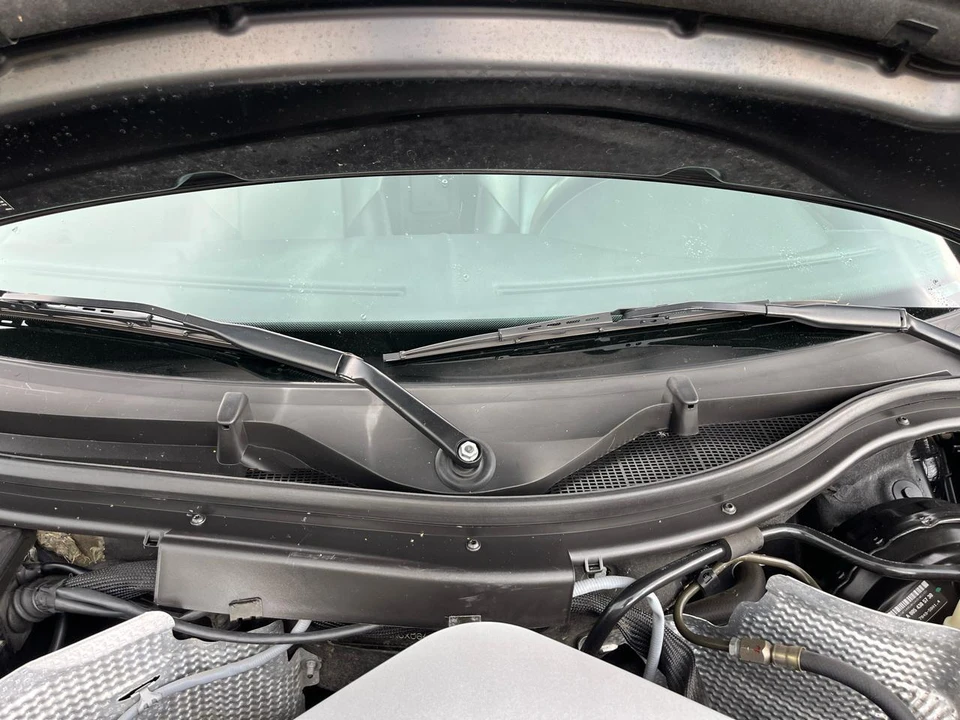 2006 Chrysler Crossfire - Image 25 of 31