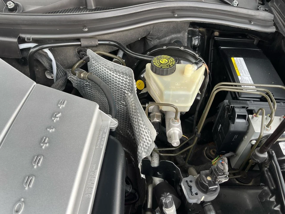 2006 Chrysler Crossfire - Image 17 of 31