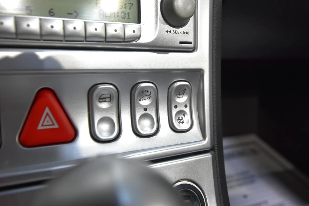 2006 Chrysler Crossfire - Image 28 of 31