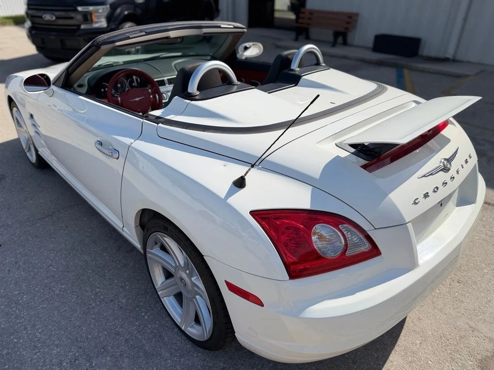 2006 Chrysler Crossfire - Image 11 of 30