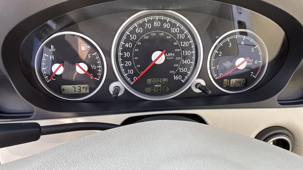 2006 Chrysler Crossfire - Image 10 of 13