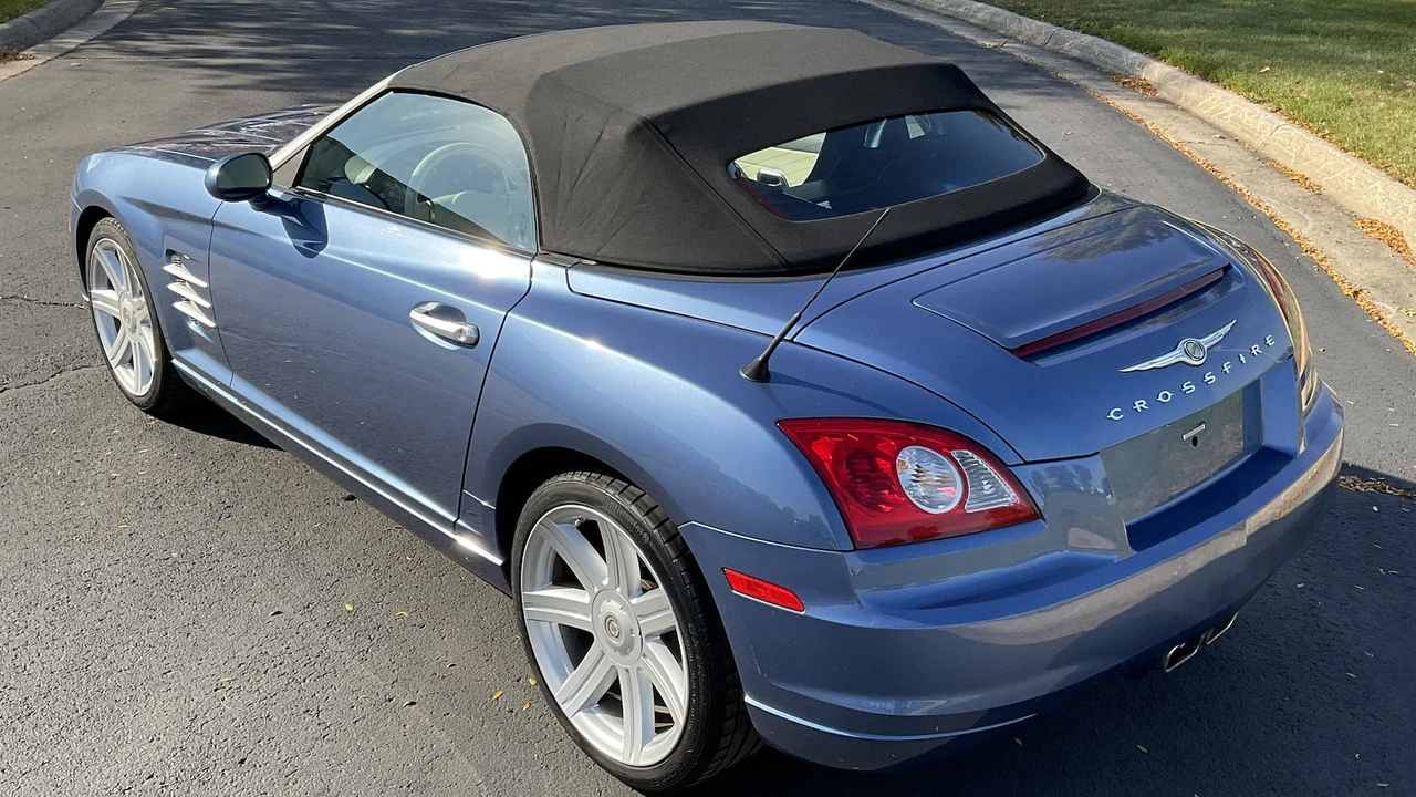 2006 Chrysler Crossfire - Image 11 of 13