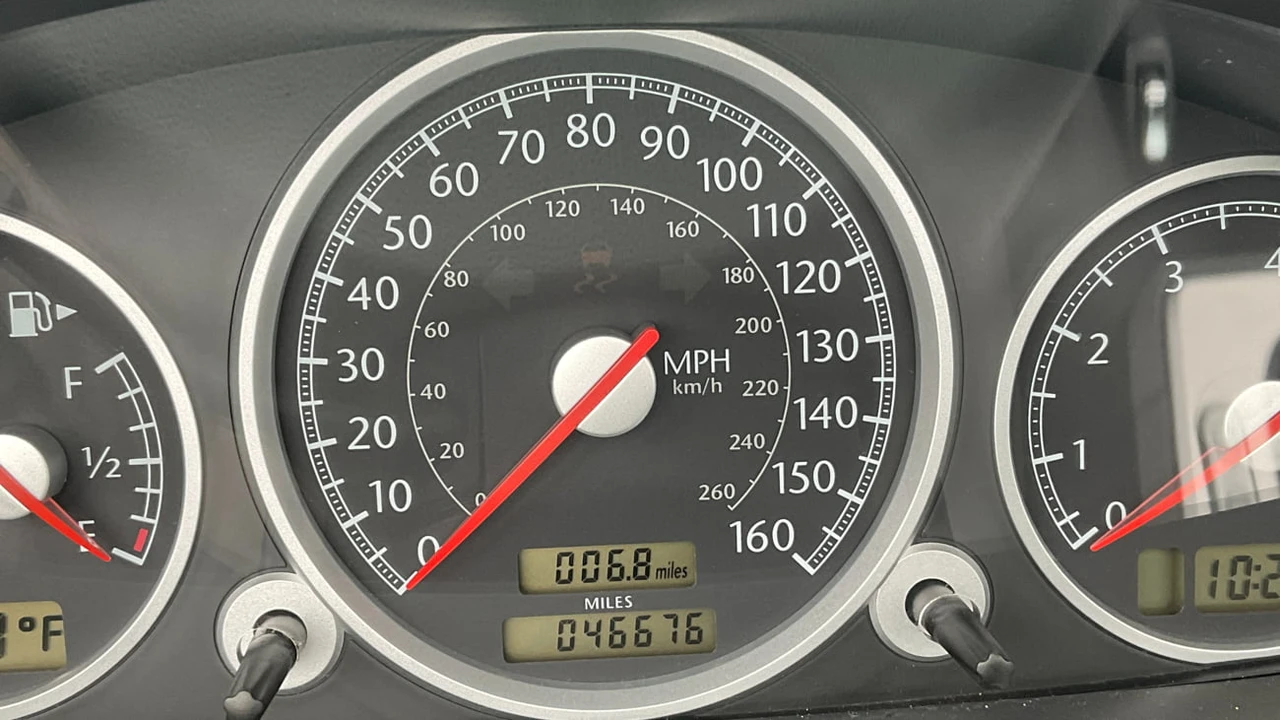 2006 Chrysler Crossfire - Image 10 of 13
