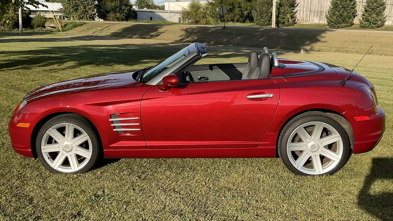 2006 Chrysler Crossfire - Image 2 of 13