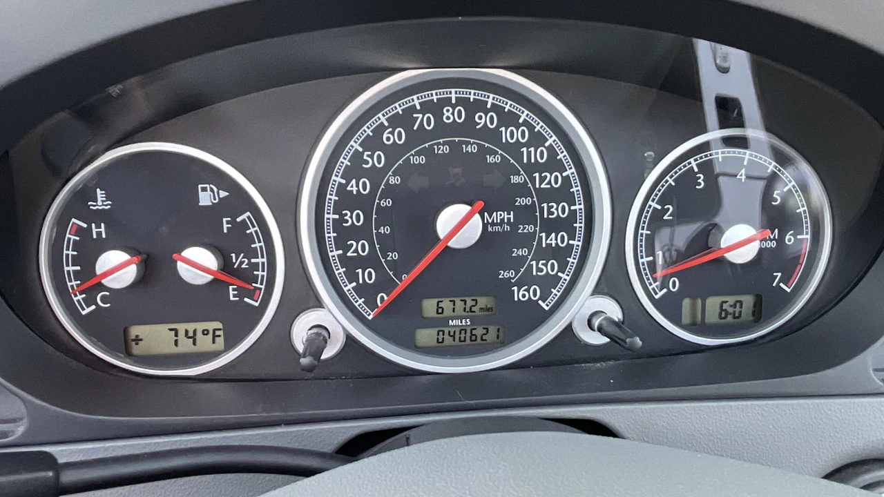 2006 Chrysler Crossfire - Image 10 of 13